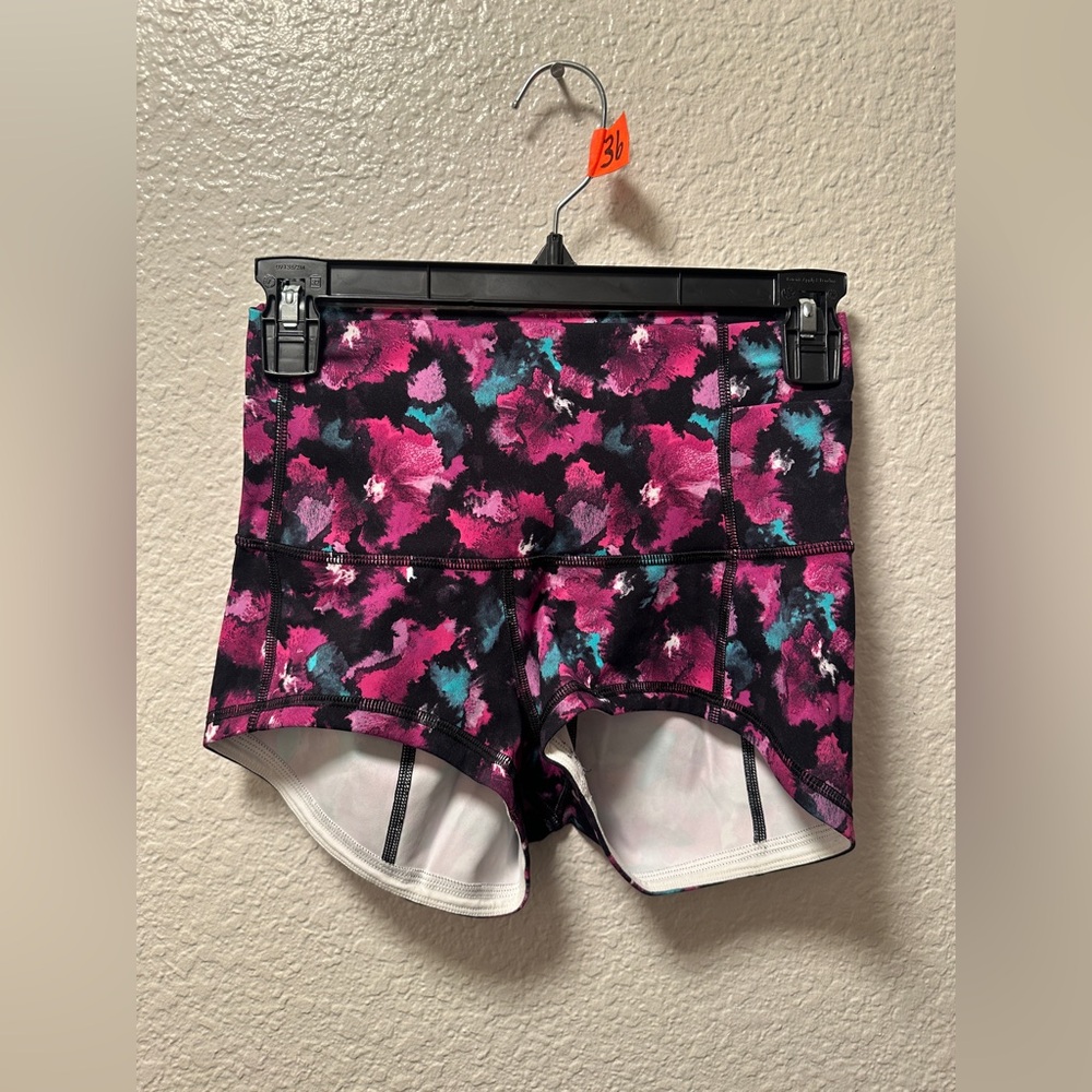 Lululemon shorts size 6. A36